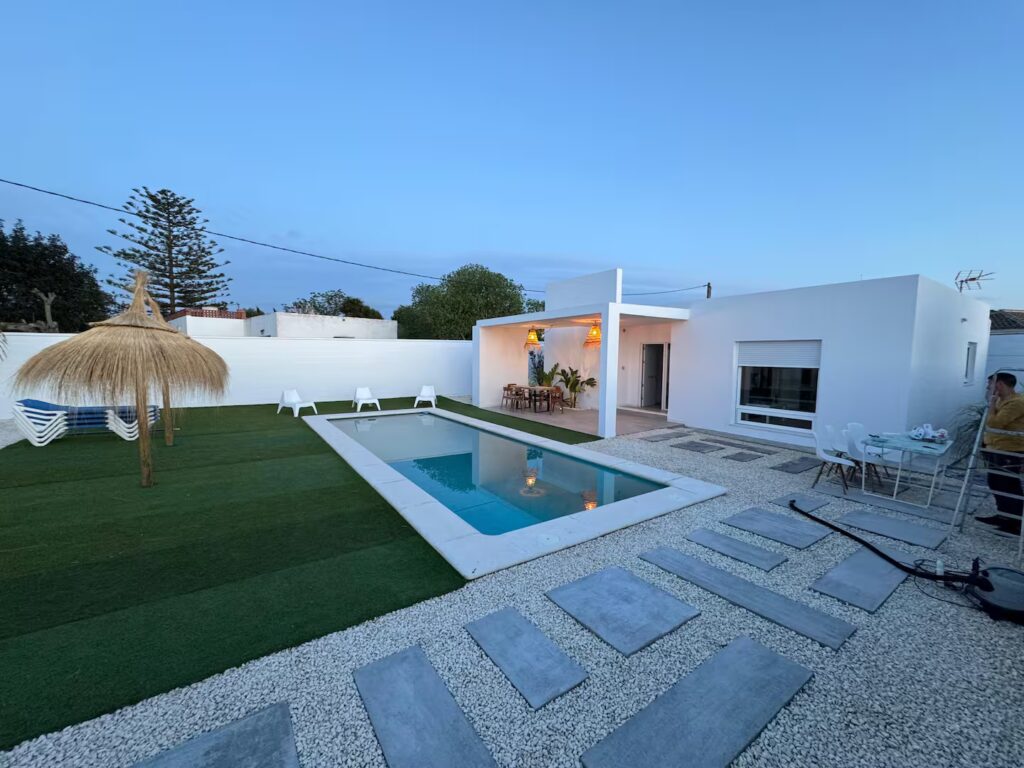 Aloha Cádiz - Alojamiento en Conil - Casa tailandesa - Piscina Aloha Cádiz - Alojamiento en Conil - Casa tailandesa - Piscina