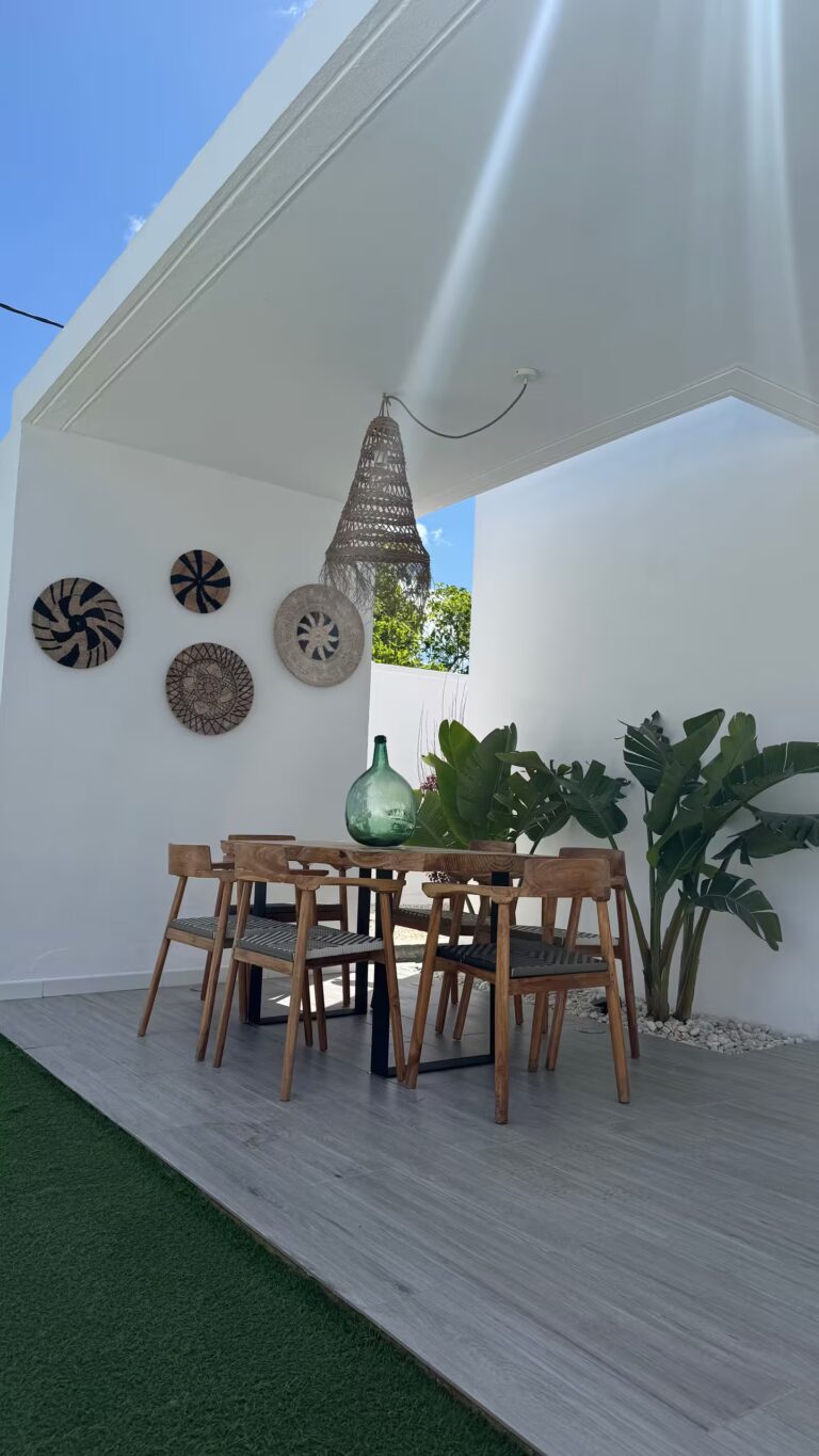 Aloha Cádiz - Alojamiento en Conil - Mesa exterior Aloha Cádiz - Alojamiento en Conil - Mesa exterior