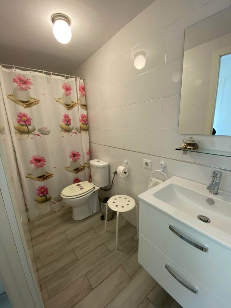 Alojacadiz casa azure bano 768x1024