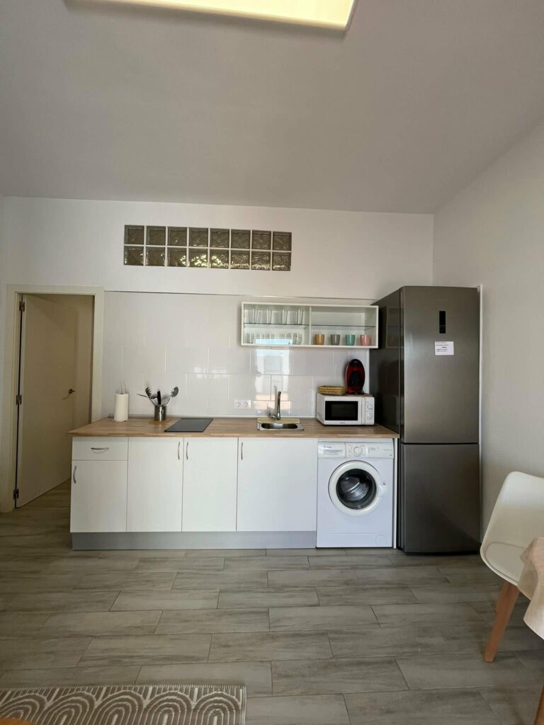 Alojacadiz casa azure cocina 768x1024