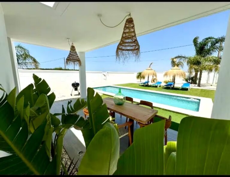 Alojacadiz - Alojamiento en Conil - Casa tailandesa - Exterior