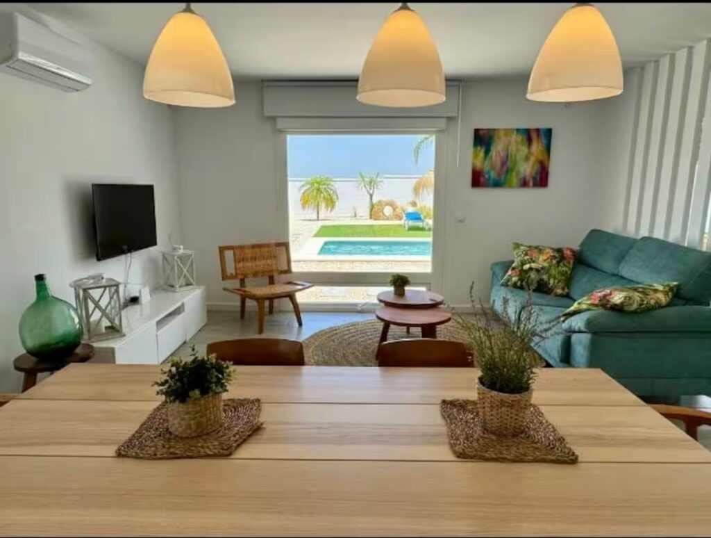 AlojaCádiz – Alojamiento en Conil – Salón comedor
