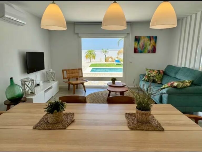 AlojaCádiz – Alojamiento en Conil – Salón comedor