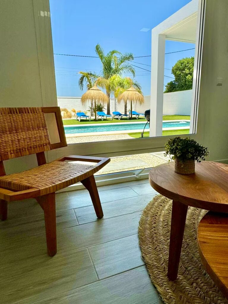 Alojacadiz - Alojamiento en Conil - Casa tailandesa
