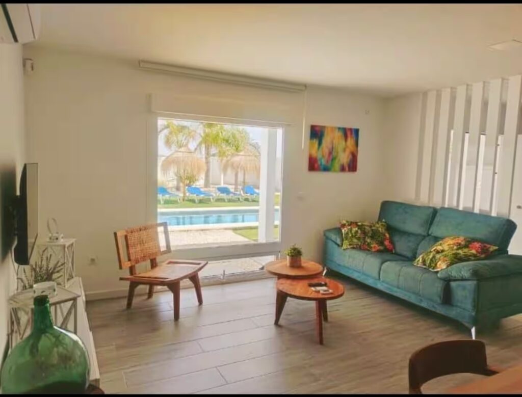 Alojacadiz – Alojamiento en Conil – Salón
