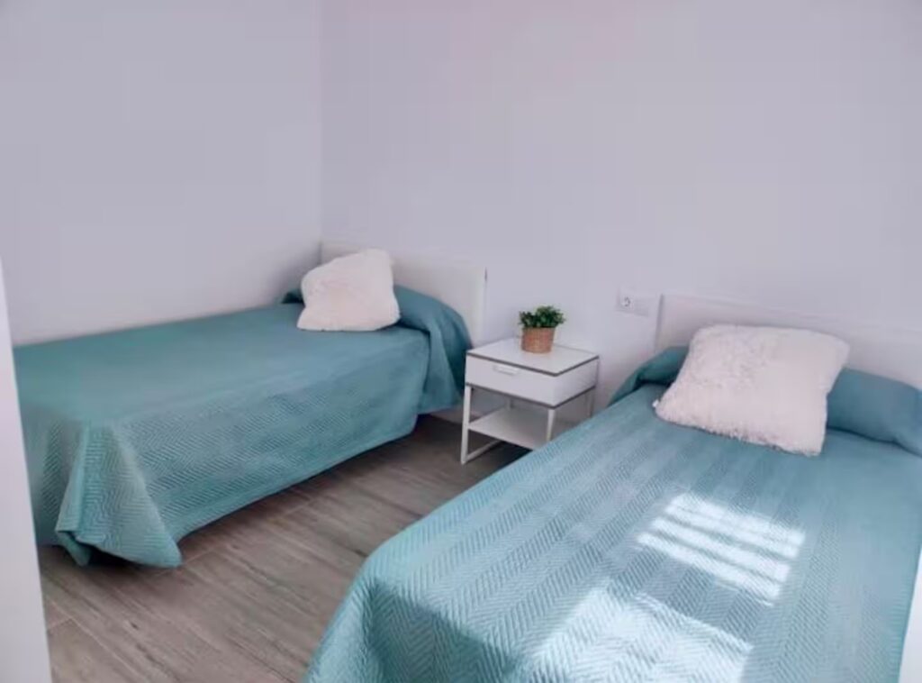 Alojacadiz – Alojamiento en Conil – Dormitorio 2