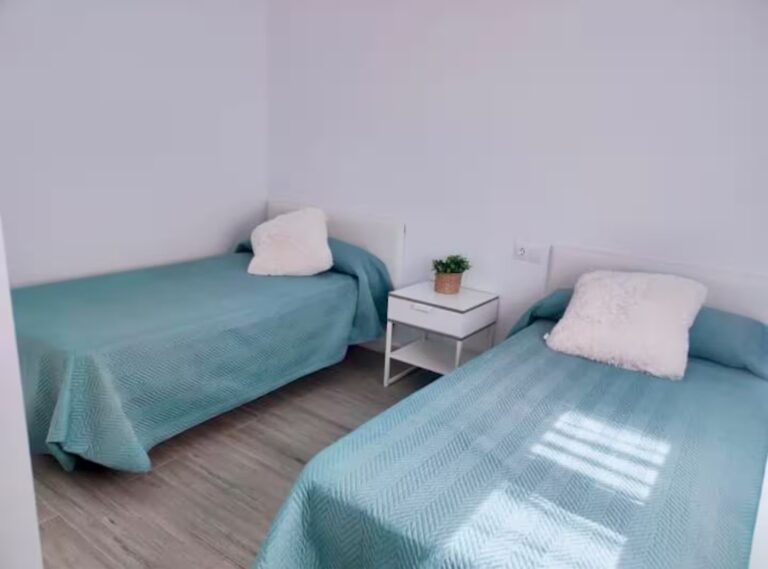 Alojacadiz – Alojamiento en Conil – Dormitorio 2
